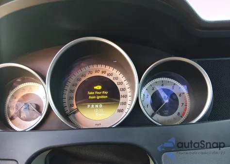 2012 Mercedes-Benz C 250 z USA, uszkodzony, nr VIN WDDGJ4HB0CF880097